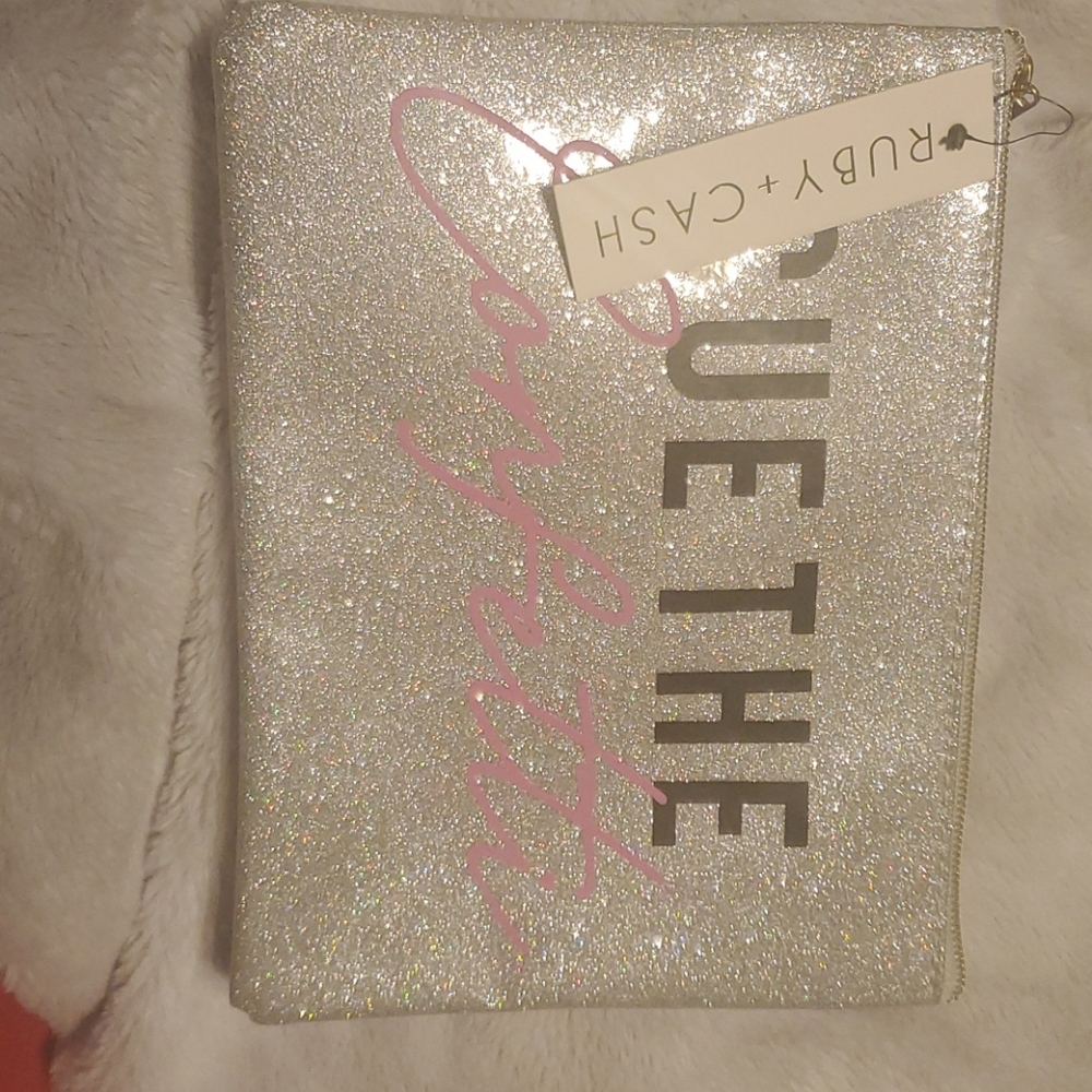 Mystery bag Ruby & cash cue the confetti pouchette